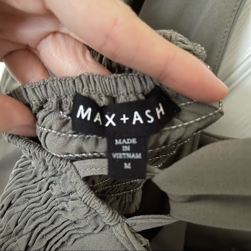 MAX & ASH Button Detail Plunge Jumpsuit - NWT - M - Picture 7 of 8